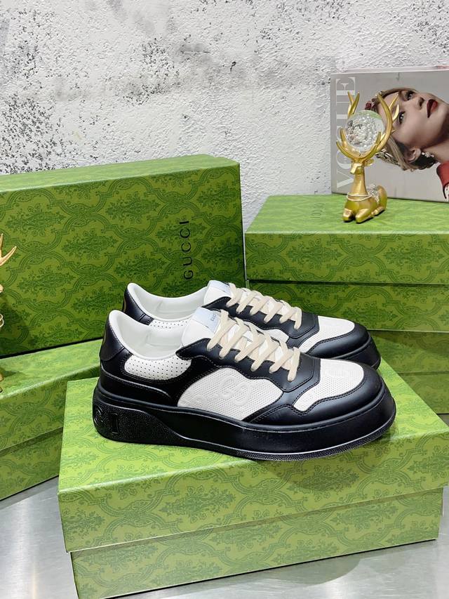 顶级版本 Gucci古驰chunky B系列情侣款运动鞋饼干鞋 原版购入 开发 做货 专柜同步发售g家品牌经典织带元素的灵感源自gucci的马术本源 在每一季
