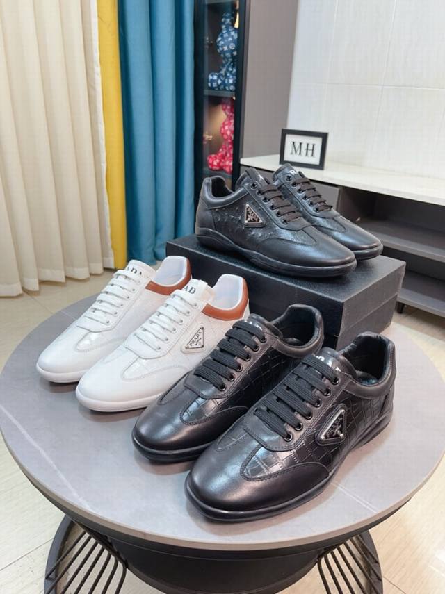 Prada--普拉达 最新款原版复刻 可到做工一流 鞋面意大利进口小牛皮真皮内里 适合出行 原版复刻大底 让你适合各种出行 尽显低调奢华 以质量说话 Color