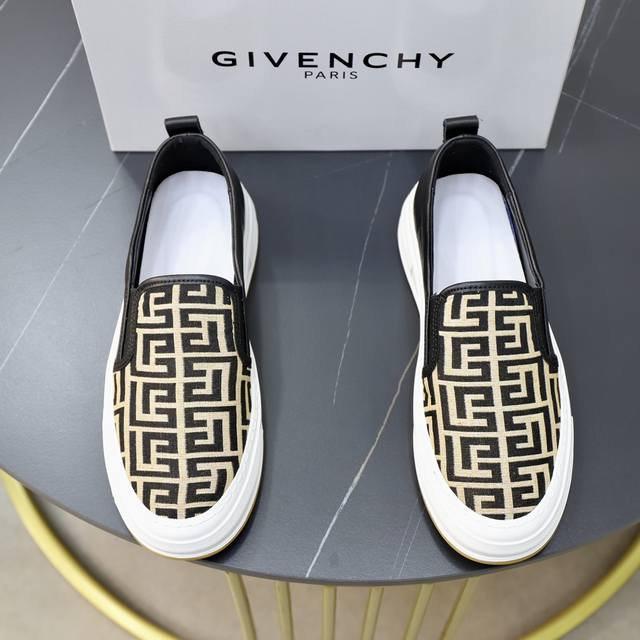 品牌 Givenchy 纪梵希 标准码 男码38 44 45定制 等级 官网同款 原单品质 材料 原版品牌布匹材质 舒适透气猪皮内里 牛皮垫脚 原版大底 款式类
