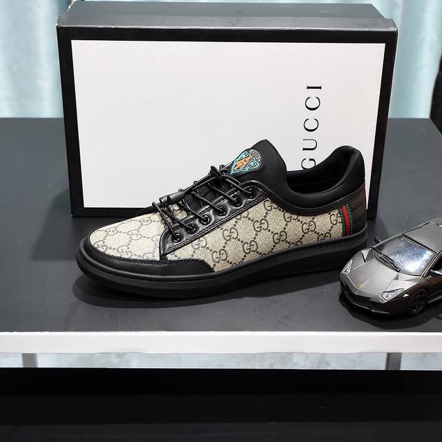 Gucci 古奇 时尚运动休闲鞋 鞋面采用牛皮搭配双g胶料 橡胶鞋底 男码38-44
