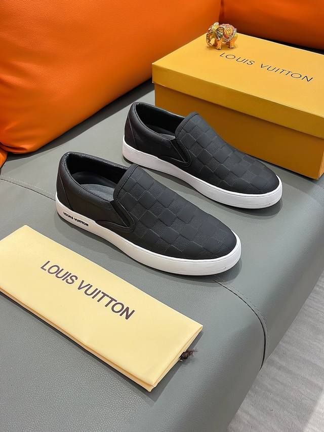 商品名称 Louis Vuitton 路易 威登 正规码数: 38-44 套脚鞋 商品材料 精选 进口牛皮鞋面 柔软羊皮内里 原厂大底