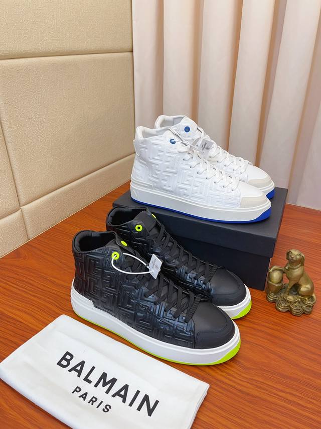 Balmaix 巴尔曼 新品上 B-Court 经典logo 高帮撞色运动鞋 BalmaxN 品牌字母针尖帆布拼接设计 鞋后跟饰有织带和品牌字母扣粒标志 双色t
