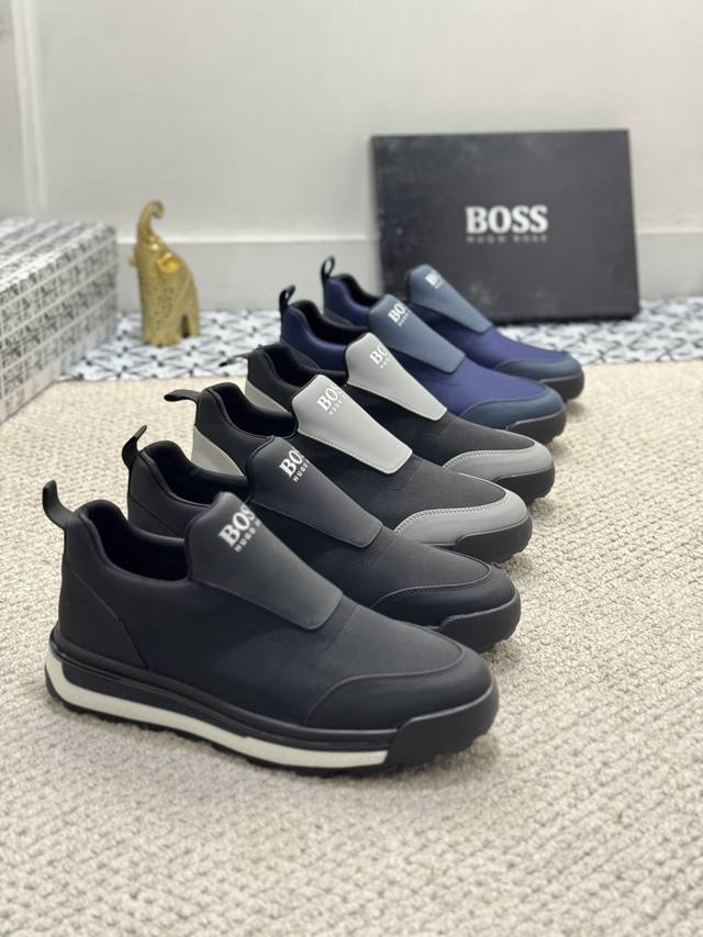 Bos 男士精品 Boss 运动男鞋 本款是官方主打经典款 1:1质量 原厂名师制作 采用进口布料拼接牛皮舒适羊皮内里 完美楦型 大方时尚的设计 吸引了众多消费