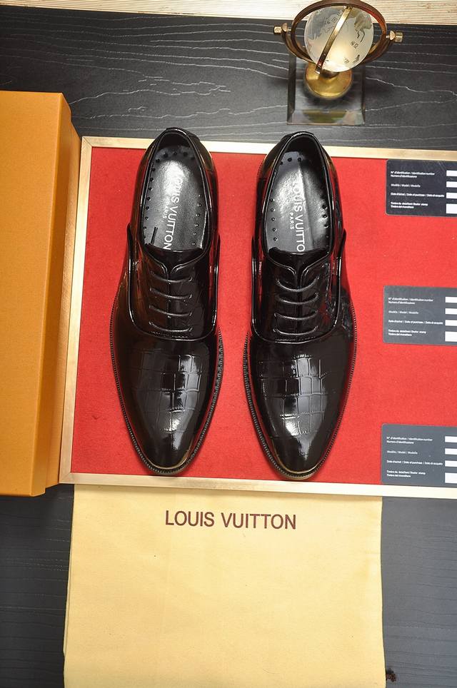 Louis Vuitton 羊皮内里 新款牛皮lv正装鞋专柜一比一制作原单品质 进口牛皮鞋面全羊皮内里原单原版橡胶大底 高品质看得见 码数 38-45 45定做