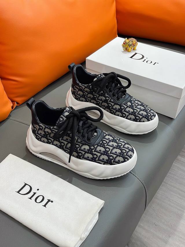商品名称 Dior 迪奥 正规码数: 38-44 休闲鞋 商品材料 精选 进口牛皮鞋面 舒适羊皮内里 原厂特供大底