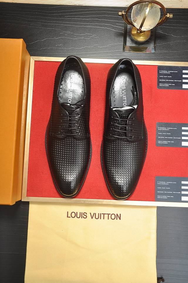 Louis Vuitton 羊皮内里 新款牛皮lv正装鞋专柜一比一制作原单品质 进口牛皮鞋面全羊皮内里原单原版橡胶大底 高品质看得见 码数 38-45 45定做