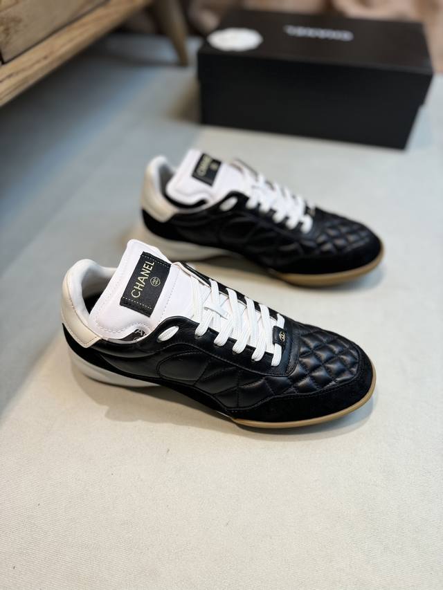Chanel 香奈儿 -高端品质 原单 -鞋面 纳帕小牛皮 反绒牛皮 鞋身车缝品牌图腾 -内里 混种羊皮 垫脚;品牌3D帆布 -大底 超轻tpu 橡胶; 成型大