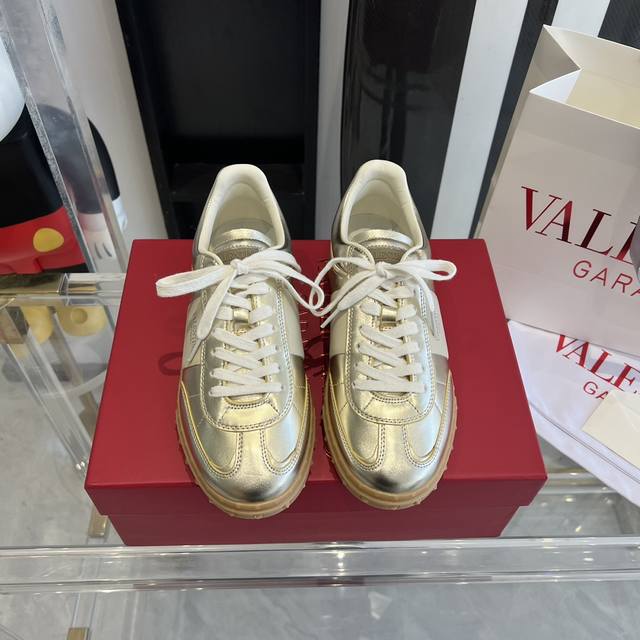 Valentino华伦天奴 运动鞋 滑板鞋 情侣款 原版开发 顶级版本 所有细节都和正品一致码数: 35-45 45定做