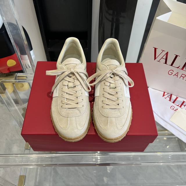 Valentino华伦天奴 运动鞋 滑板鞋 情侣款 原版开发 顶级版本 所有细节都和正品一致码数: 35-45 45定做