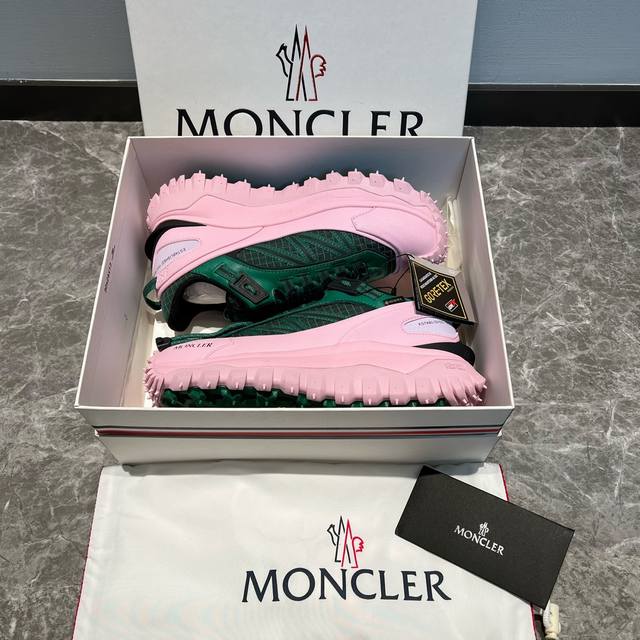 顶级版本moncler 盟可睐 Trailgrip Gtx 绿粉trailgrip运动鞋专为户外设计 提供舒适性和稳定性 这款运动鞋采用kevlar网布制成 重