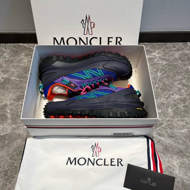 顶级版本moncler 盟可睐 Trailgrip Gtx 蓝紫trailgrip运动鞋专为户外设计 提供舒适性和稳定性 这款运动鞋采用kevlar网布制成 重