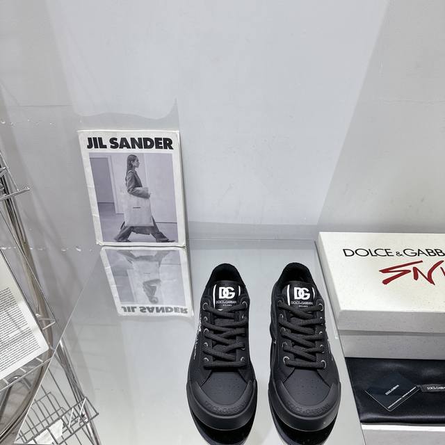 Dolce&Gabbana 杜嘉班纳秋冬爆款 情侣休闲运动鞋 原版购入 开发 做货 Dg Together 系列以品牌 Dna 摩登视角灵感源泉 新一代年轻人为
