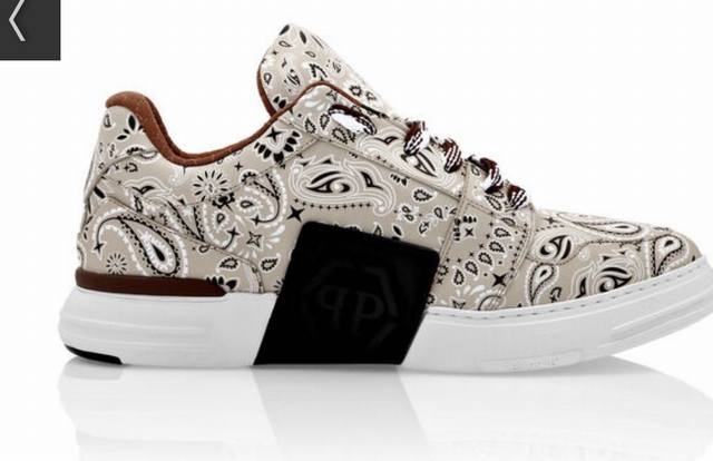 Philipp Plein 24新款pp男鞋 Nappa鞋面采用对比色磨砂革 Side Air Vents 单色漆面或拼色lo-Top运动鞋 独特之处以完整pl