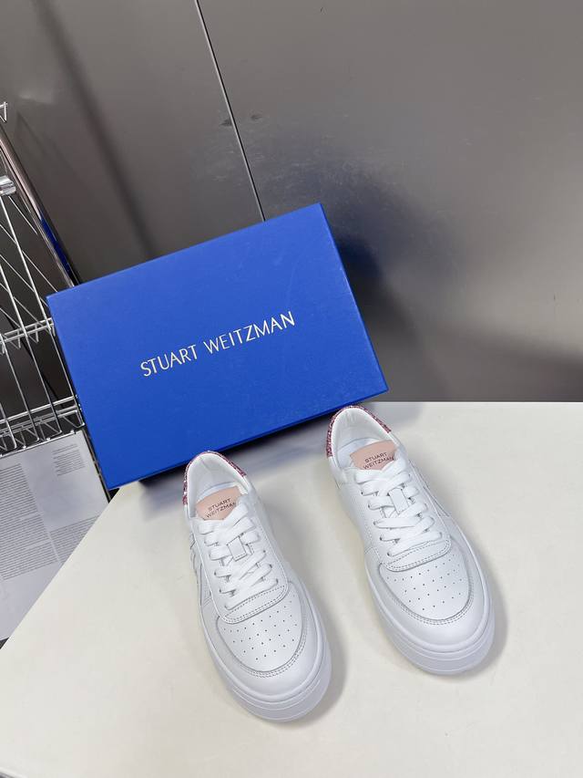 Stuart Weitzman高版本sw低帮休闲运动鞋华丽焕新经典系带款小白鞋 全新上线 恩缇韦曼专门为女性量身打造定制鞋楦 致力于为每一位现代女性打造舒适且奢