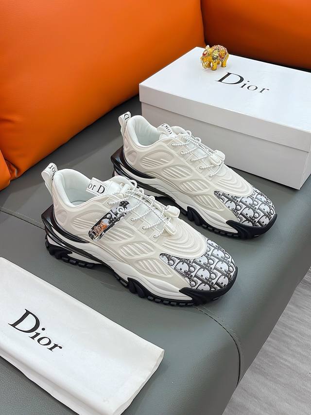 商品名称 Dior 迪奥 正规码数: 38-44 休闲鞋 商品材料 精选 进口牛皮鞋面 柔软羊皮内里 原厂特供大底