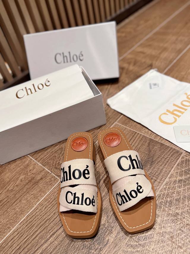 Chloe 克洛伊 最新的交叉编织带罗马拖鞋 明星们还没上脚秀 我们就抢先欧洲购入来复刻 进口定做的高密度多物料组合织带 并不是一般的帆布 而且十分笔挺 不像市