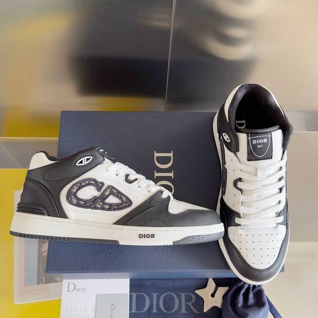 顶级版本 Dior迪奥b57系列 情侣款 休闲运动鞋 Cd 滑板鞋 原版购入开发 做货 这款 B57 中帮运动鞋是二零二四春季男装系列新品 重新诠释篮球鞋设计