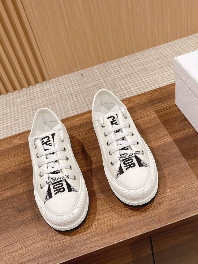 低帮 Dior 迪奥2023Walk'N系列老花刺绣 厚底帆布鞋 休闲运动鞋 原版购入开发 做货 这款 Walk'N'Dior 厚底运动鞋是一款时尚单品 提升该