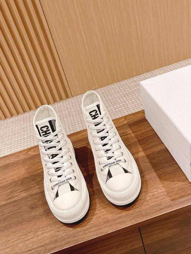 高帮 Dior 迪奥2023Walk'N系列老花刺绣 厚底帆布鞋 休闲运动鞋 原版购入开发 做货 这款 Walk'N'Dior 厚底运动鞋是一款时尚单品 提升该