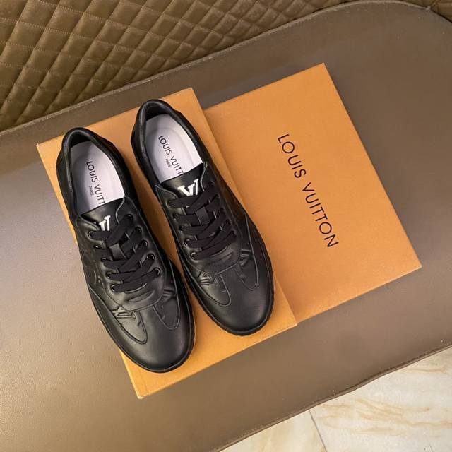 工厂价 Louis Vuitton路易威登 时尚经典款 顶级代购 采用进口顶级小牛皮 内里羊皮 法国原版货 原单品质 Lv是香港专柜爆款 鞋面更是原版打造 经典