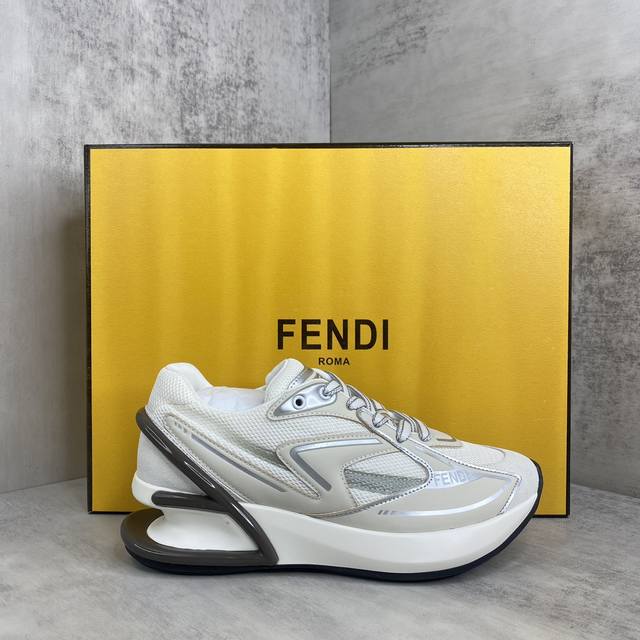 新款上架fendi芬迪 最新first 1系列ff 厚底 休闲 运动鞋 Fendi First 1系带运动鞋，斜对角f形立体波纹鞋底。浅灰色和白色高科技布料材质 - 点击图像关闭