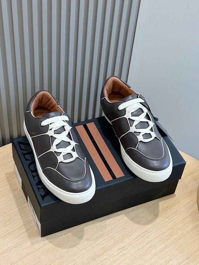 Zegna臻品男士xxx运动鞋 Ermenegildo Zegna Couture Xxx系列 Tiziano 运动鞋全新登场。首次登场于春夏时装秀，艺术总监a - 点击图像关闭