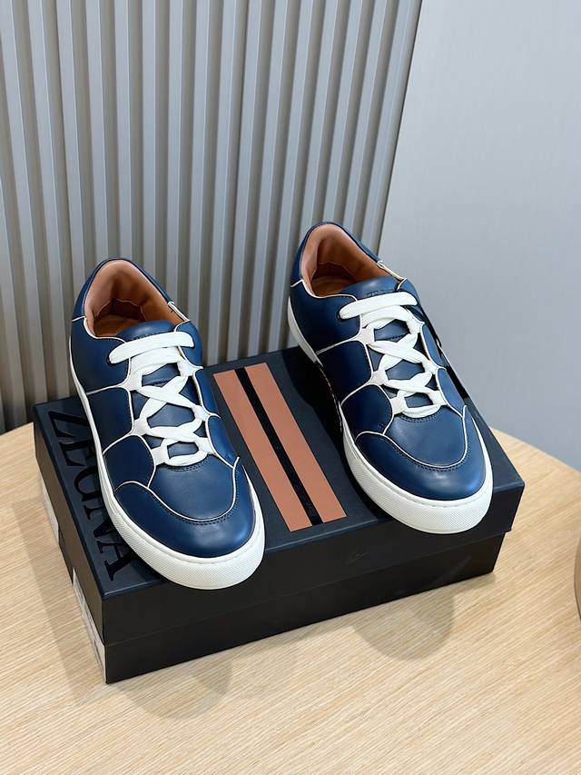 Zegna臻品男士xxx运动鞋 Ermenegildo Zegna Couture Xxx系列 Tiziano 运动鞋全新登场。首次登场于春夏时装秀，艺术总监a