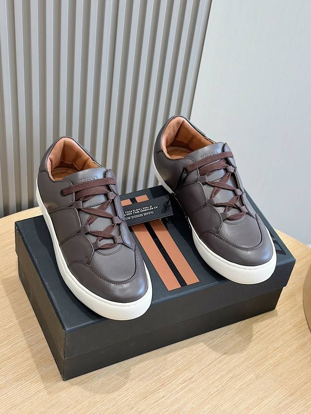 Zegna臻品男士xxx运动鞋 Ermenegildo Zegna Couture Xxx系列 Tiziano 运动鞋全新登场。首次登场于春夏时装秀，艺术总监a