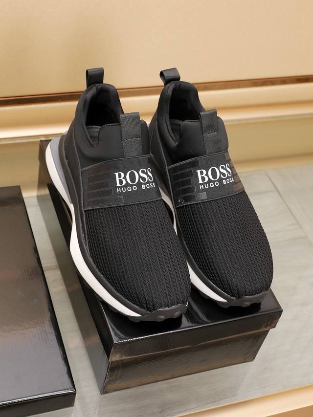 Boss 爆款休闲男鞋，以经典的设计成为永不落幕的时尚宠儿，经典的休闲造型。鞋面采用原版布料，原版网布内里，品牌专用海绵大底，耐磨，轻便，整体设计和谐统一又不缺