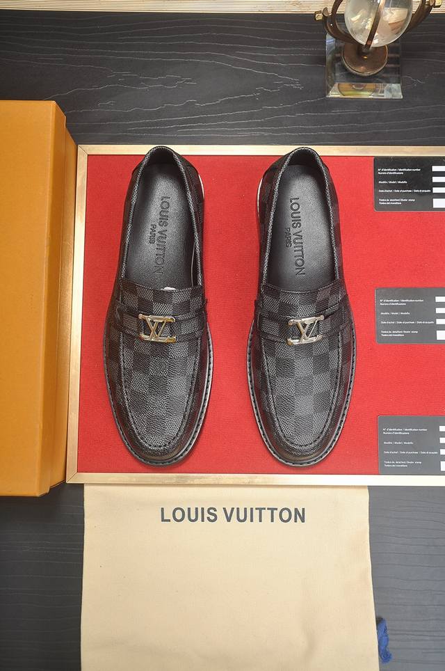出厂价 Louis Vuitton 新款牛皮lv正装鞋专柜一比一制作原单品质、进口牛皮鞋面全羊皮内里原单原版橡胶大底、｛高品质看得见｝码数：38-45 45定做 - 点击图像关闭