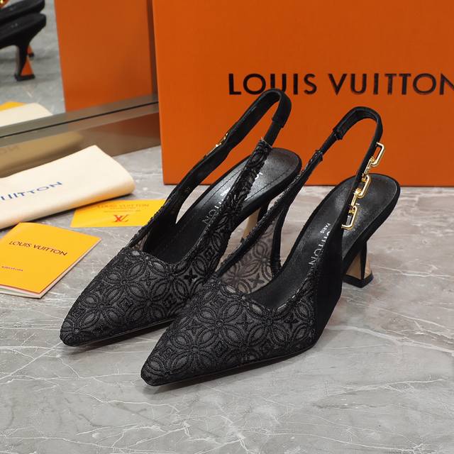 Louis Vuitton 路易威登 24夏季新款露跟高跟鞋 鞋面：羊皮 内里：羊皮 鞋底：意大利真皮大底 跟高：6.5Cm 9.5Cm 码数：35-41 - 点击图像关闭