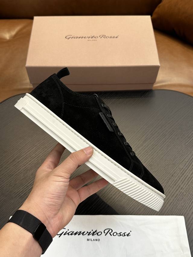 Gianvito Rossi新款来袭 2024系带板鞋款 Gr是意大利鞋履品牌，由著名鞋履设计师gianvito Rossi创立品牌以其独特的设计、优质的材料和 - 点击图像关闭