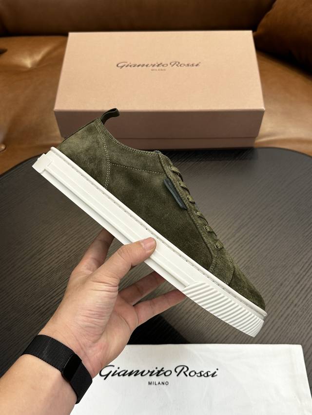 Gianvito Rossi新款来袭 2024系带板鞋款 Gr是意大利鞋履品牌，由著名鞋履设计师gianvito Rossi创立品牌以其独特的设计、优质的材料和
