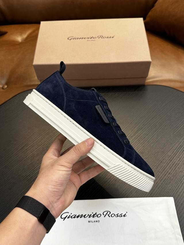 Gianvito Rossi新款来袭 2024系带板鞋款 Gr是意大利鞋履品牌，由著名鞋履设计师gianvito Rossi创立品牌以其独特的设计、优质的材料和
