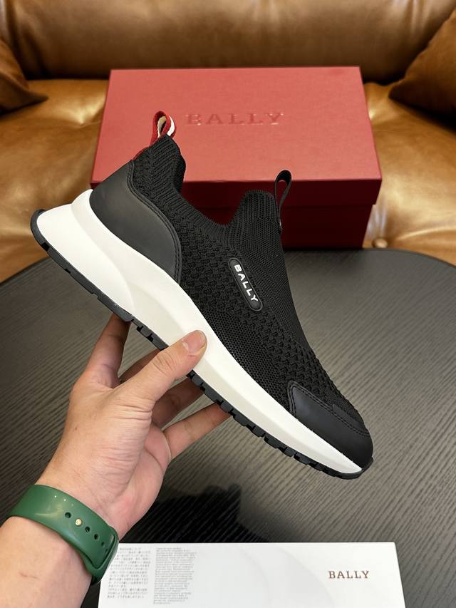 Bally巴利2024新款 男土休闲运动鞋 这款 Macky 运动鞋采用柔软的弹力针织面料制成，配有标志性的 Bally Lift 轻盈橡胶鞋底、Bally 品