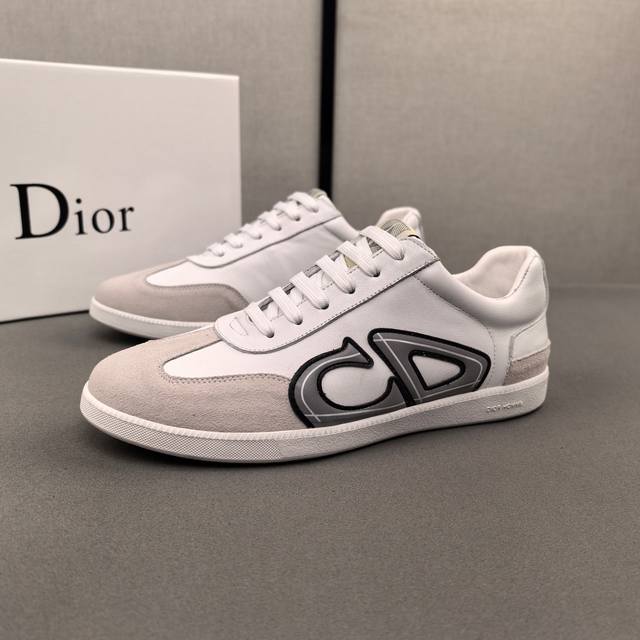 Pp Dior迪奥新款 低帮休闲运动鞋，采用进口头层牛皮打造，原版橡胶鞋底、鞋口带有品牌标志性细节，提升格调。时尚百搭，可为各式造型增光添彩。塑造独具动感活力与