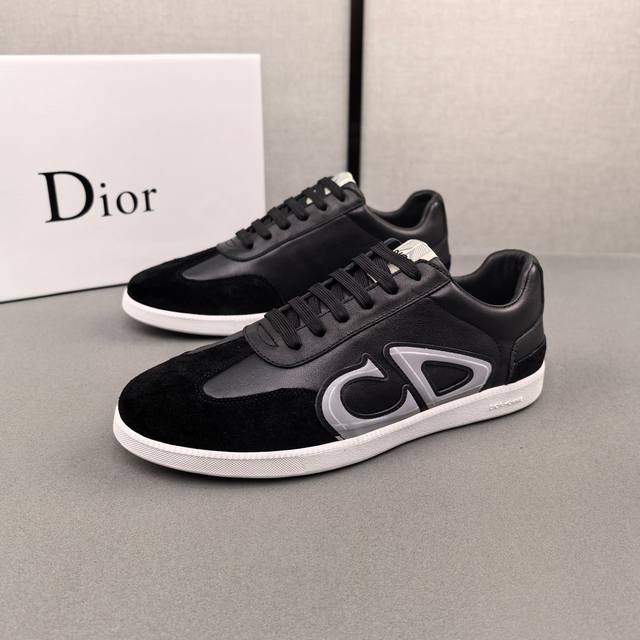 Pp Dior迪奥新款 低帮休闲运动鞋，采用进口头层牛皮打造，原版橡胶鞋底、鞋口带有品牌标志性细节，提升格调。时尚百搭，可为各式造型增光添彩。塑造独具动感活力与