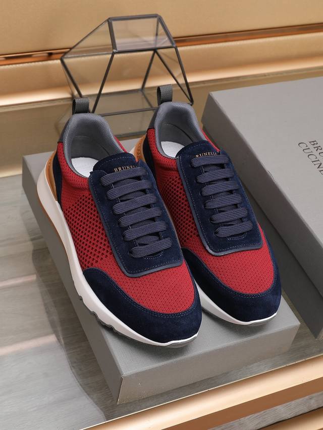 工厂 Brunello Cucinelli 新款男鞋出货 此品牌是来自意大利的顶级奢侈品牌，被誉为低调奢华的 “山羊绒之王” 鞋面采用原版透气飞织面料，设计出一