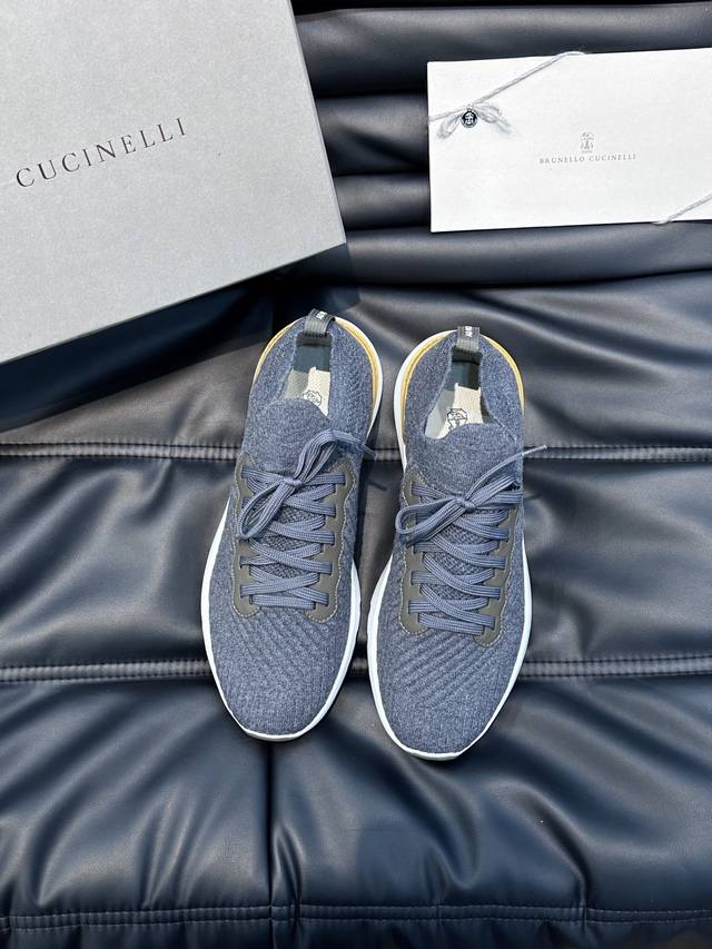 Brunello Cucinelli 新款拼色运动板男鞋 此款运动鞋面料采用进口飞织，春夏穿着舒适透气，这个夏天必备单品！此款鞋型堪称经典，永不过时！搭配超轻、