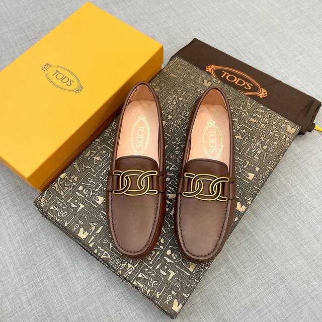 Tods 经典豆豆鞋女鞋 官网同步 进口小牛皮水染牛皮里 上脚舒适 高端细节做工。 棕色，尺码35-40。