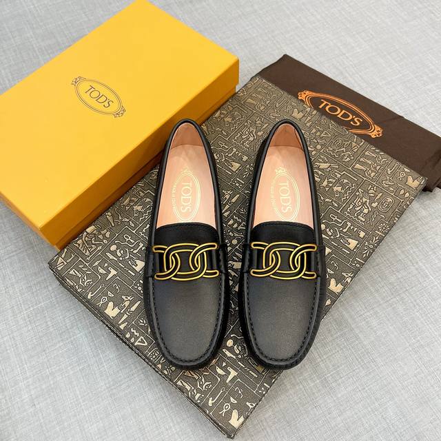 Tods 经典豆豆鞋女鞋 官网同步 进口小牛皮水染牛皮里 上脚舒适 高端细节做工。 黑色，尺码35-40。