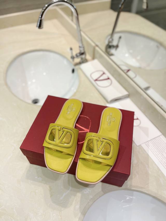 Valentino Garavani Vlogo Cut-Out小牛皮拖鞋 原版打造-注重细节-加衬鞋跟增加舒适度-小牛皮材质vlogo Signature细节