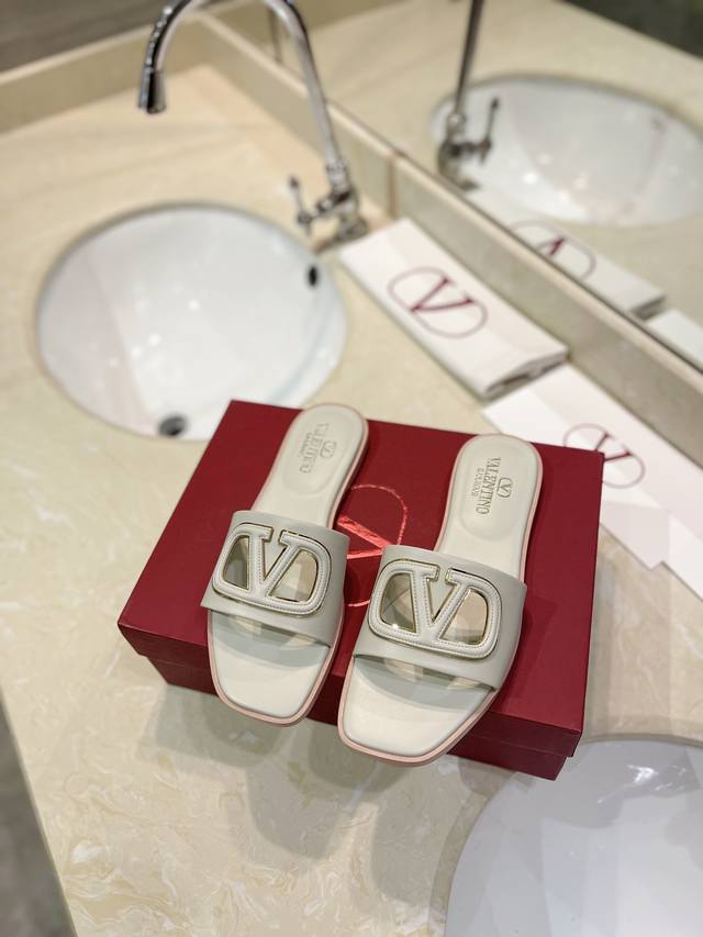Valentino Garavani Vlogo Cut-Out小牛皮拖鞋 原版打造-注重细节-加衬鞋跟增加舒适度-小牛皮材质vlogo Signature细节