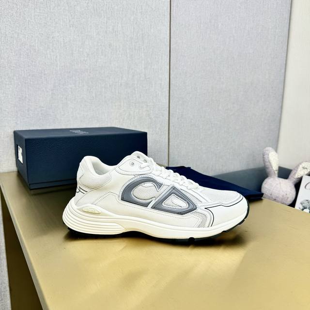 Dior迪奥 老爹鞋 秀场最新star系列 这款 Star 老爹运动鞋是二零二四秋季新品，以时髦复古风格丰富经典系列。精心制作，可全年与休闲造型搭配 顺应复古市