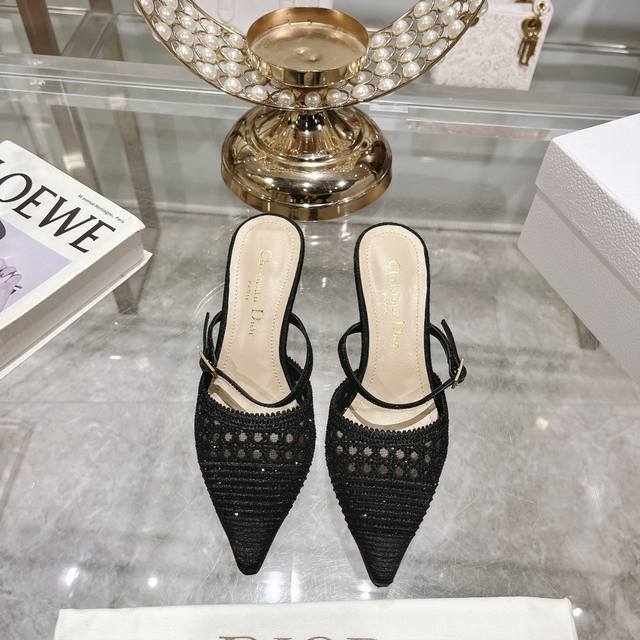 出厂 顶级版 迪奥 Dior 2024 春夏新款一字带烫钻拖鞋 小方头玛丽珍跟鞋 市面顶级版本 每个女生都有一双水晶鞋 它星星点点的很发光 都舍不得穿 上脚还特