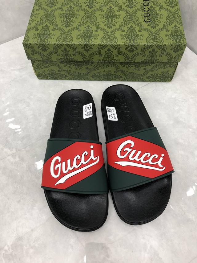 Gucci 官网款男士女同款good Game 拖鞋凉鞋 在这个特别版系列中，品牌创始人 Guccio Gucci 的首字母缩写赋予了新的含义。在游戏世界中，“