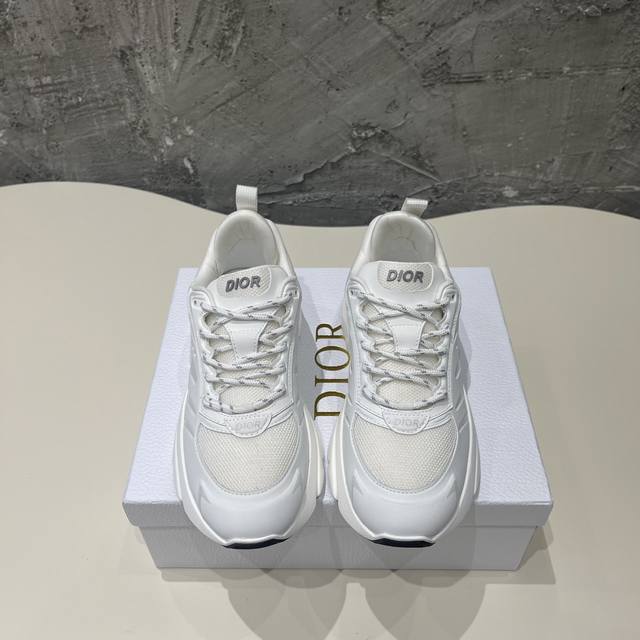 Dior迪奥 B32全新shoes 来袭 真的太好看啦！做工精细网面空压 透气美美哒。独家开模。原版。无可挑剔 原版开模大底tpu组合。 官网6色齐全。 码数：