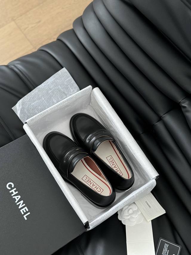 Chanel 24S新款玛丽珍乐福鞋 代购品质，要高货的闭眼入。 鞋面牛皮 内里羊皮 真皮大底 Size:35-39 其他码数定