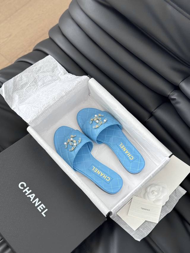 Chanel 24P新款菱格拖鞋 春夏新款，高版本高品质。 鞋面垫脚羊皮，真皮大底！ Size:35-39 其他码数定做 - 点击图像关闭