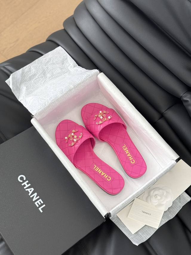 Chanel 24P新款菱格拖鞋 春夏新款，高版本高品质。 鞋面垫脚羊皮，真皮大底！ Size:35-39 其他码数定做